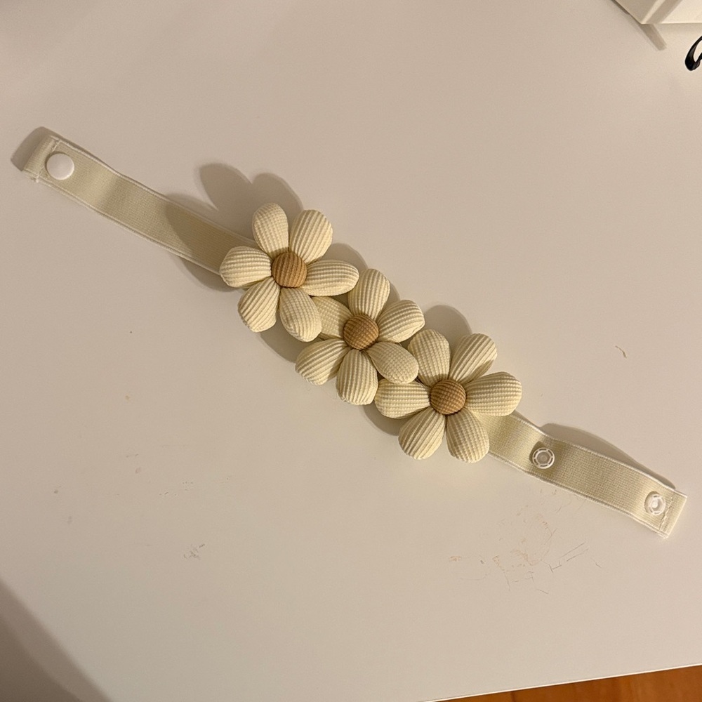 Cream Floral curtain Bracelet